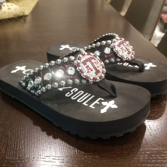 GYPSY SOULE ~ TEXAS A&M ~ REVEILLE ~ FLIPFLOPS ~ 6 - Picture 3 of 5